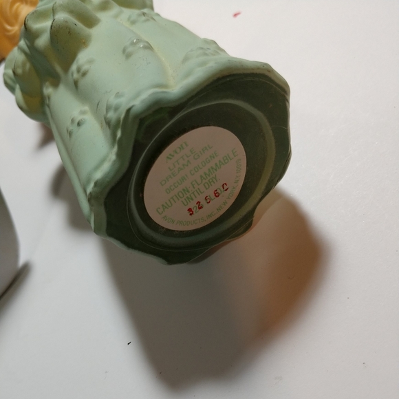 🩸SALE $5.00🩸Vintage Avon Little Dream Girl Glass Figurine Read Description - Picture 7 of 8